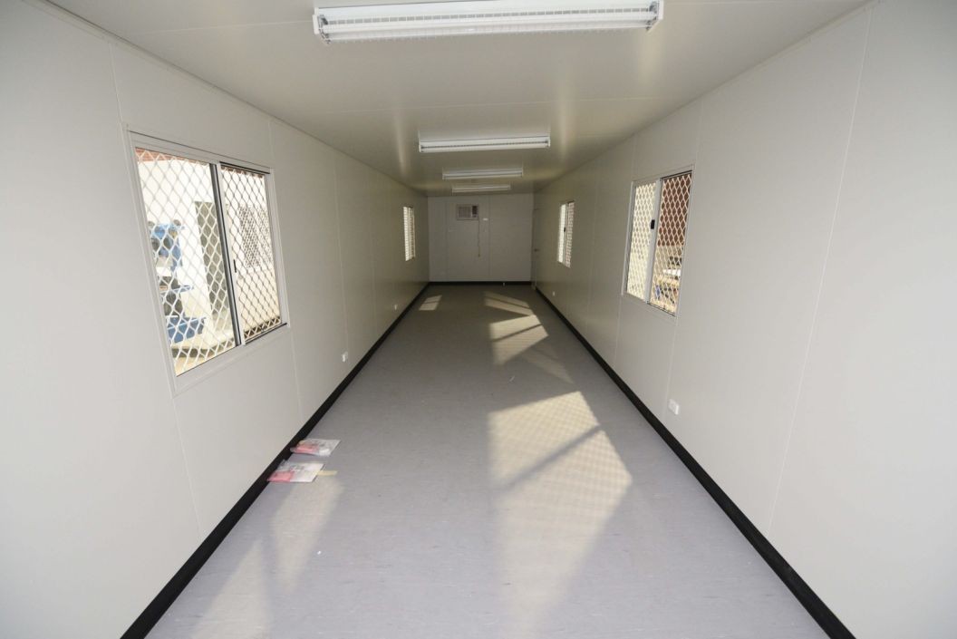 opthire employee showing to man the product