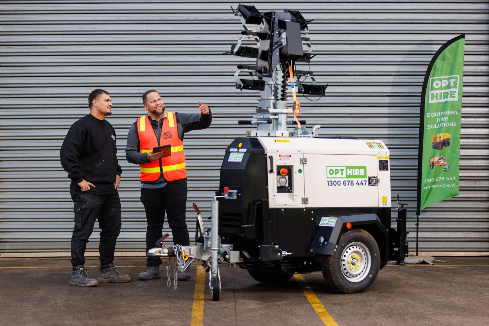 opthire employee showing to man the product